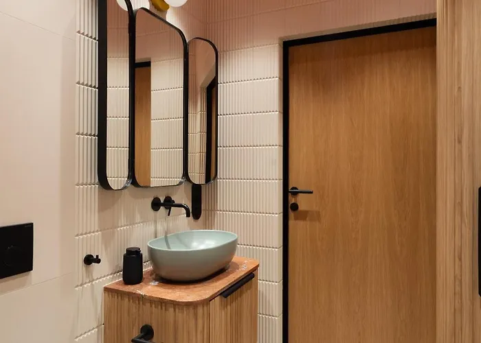 Designer Stocznia Doki Montownia Parking By Grandview