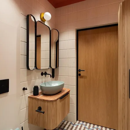 Designer Stocznia Doki Montownia Parking By Grandview