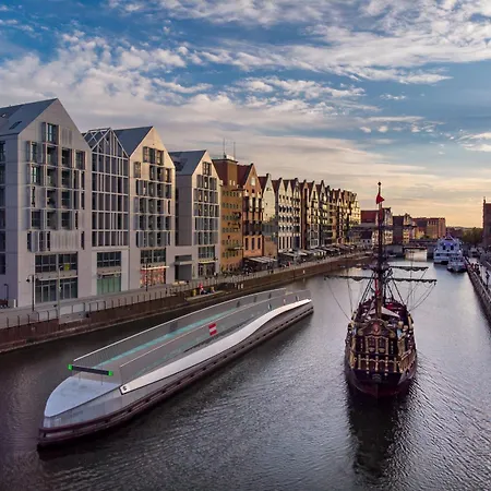 Designer Stocznia Doki Montownia Parking By Grandview