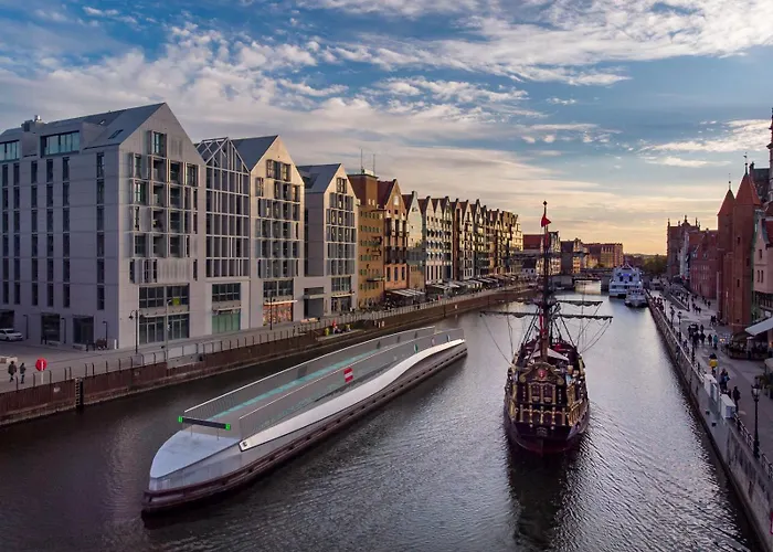 Designer Doki Montownia Parking By Grandview